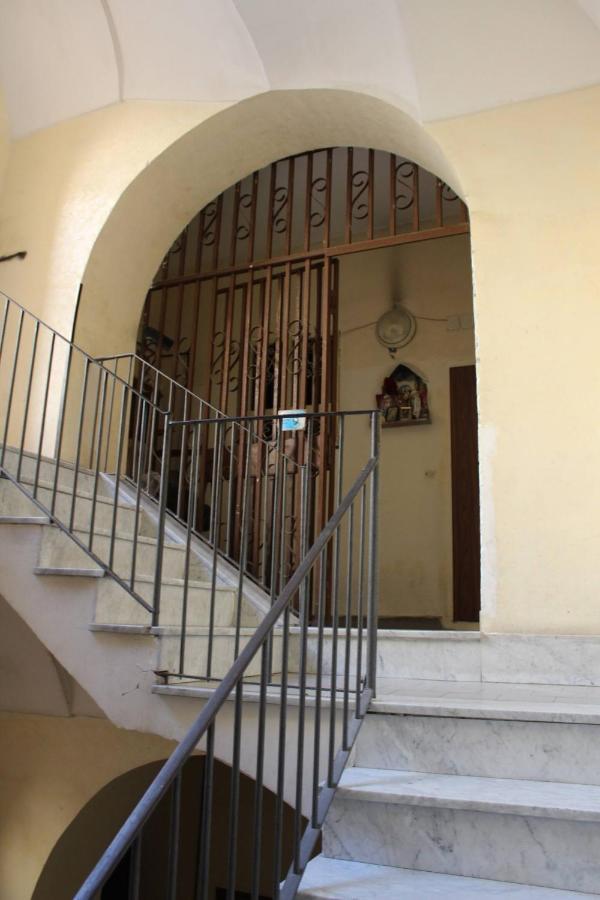אפרטהוטל נאפולי Casa Vacanza Grey מראה חיצוני תמונה